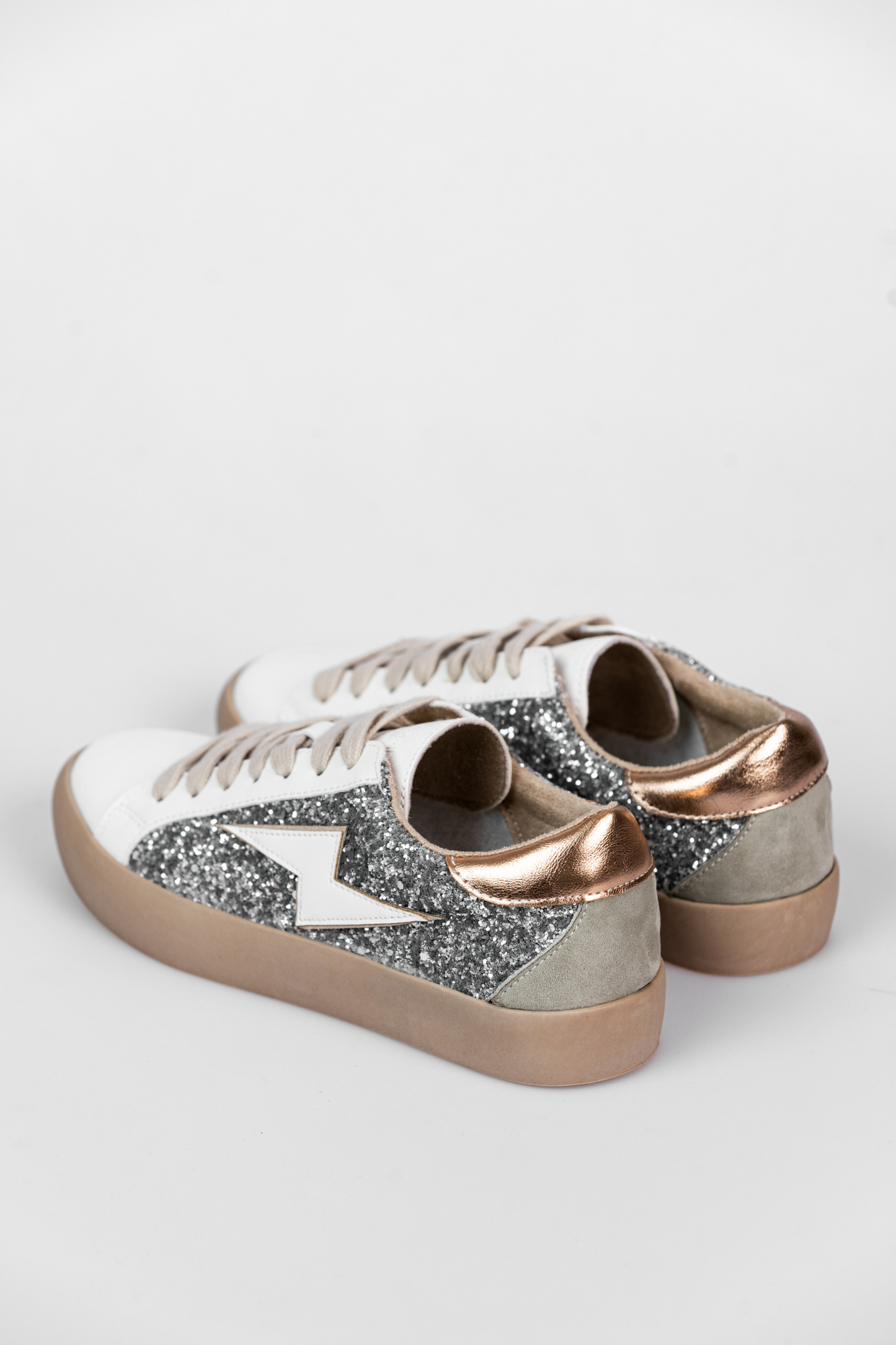 ÉLORA SILVER FLAT SHOES