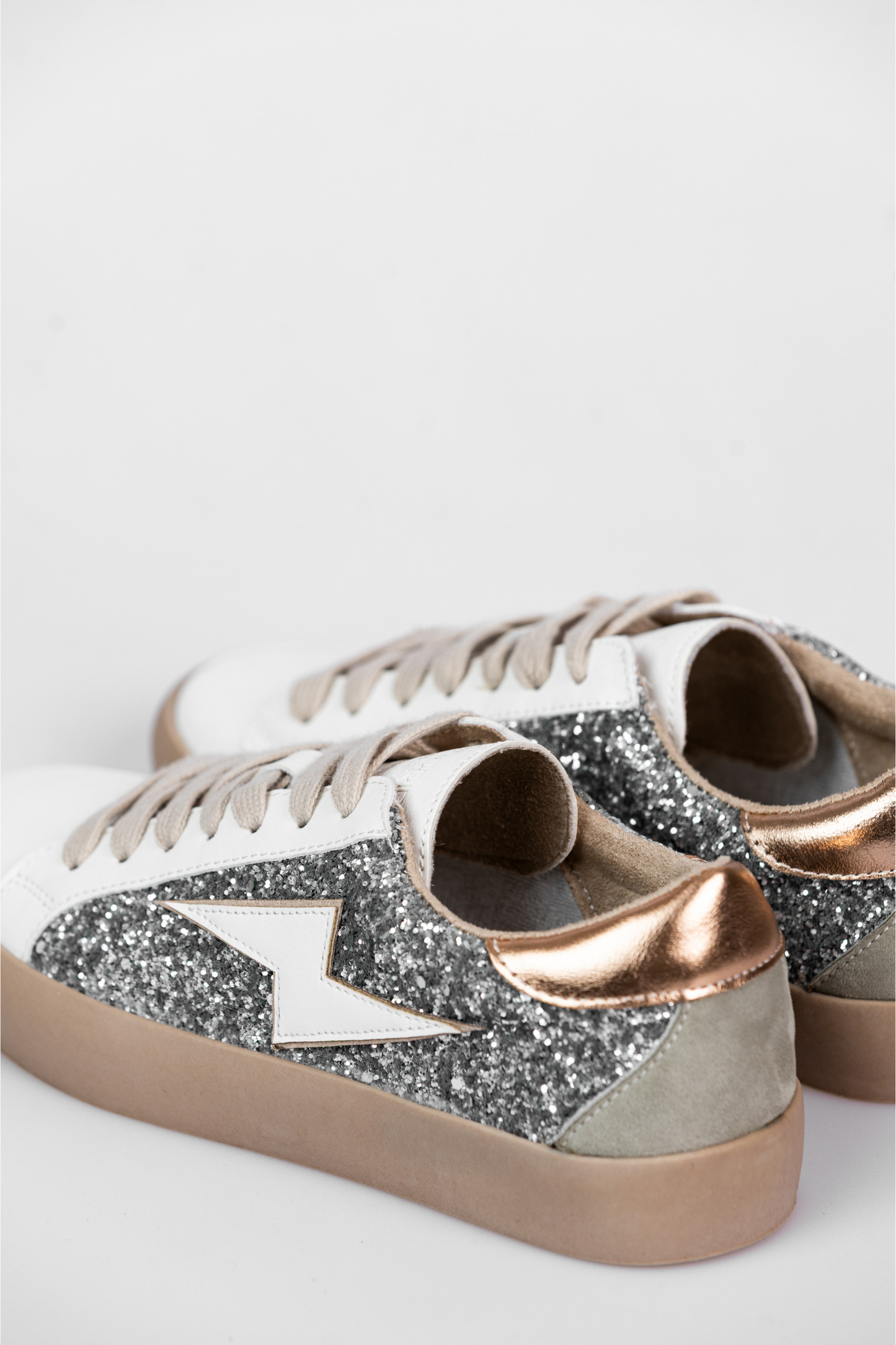 ÉLORA SILVER FLAT SHOES