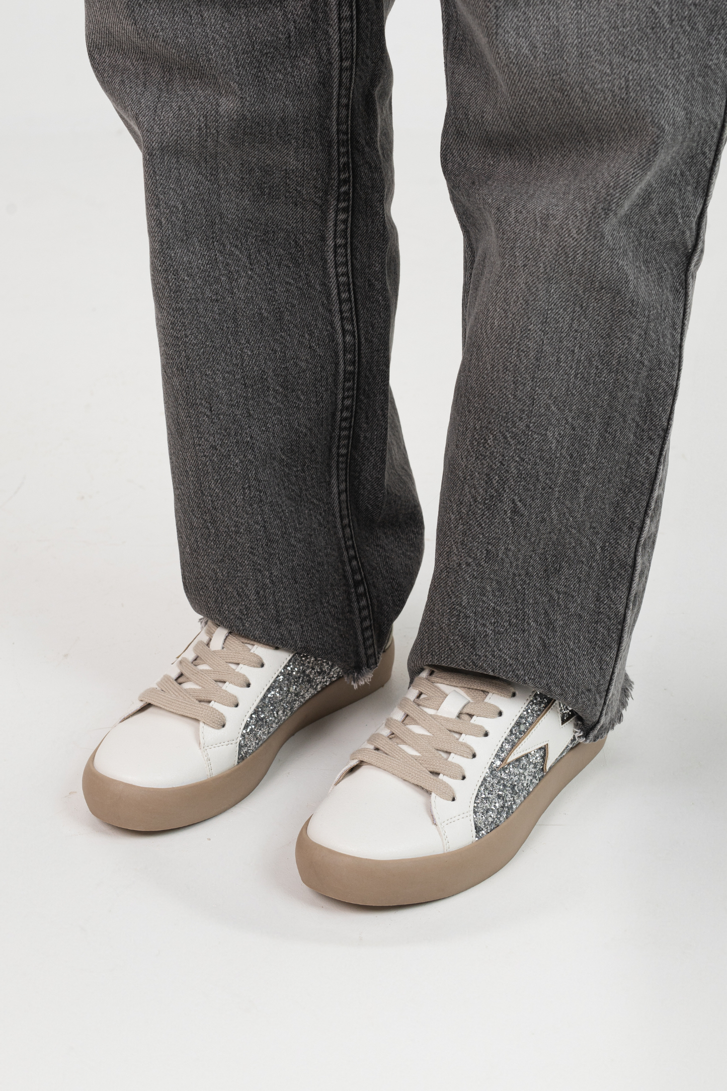 ÉLORA SILVER FLAT SHOES